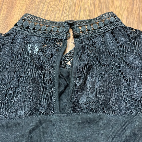 Cable & Gauge lace shoulder shirt, size small‎ - Picture 9 of 12